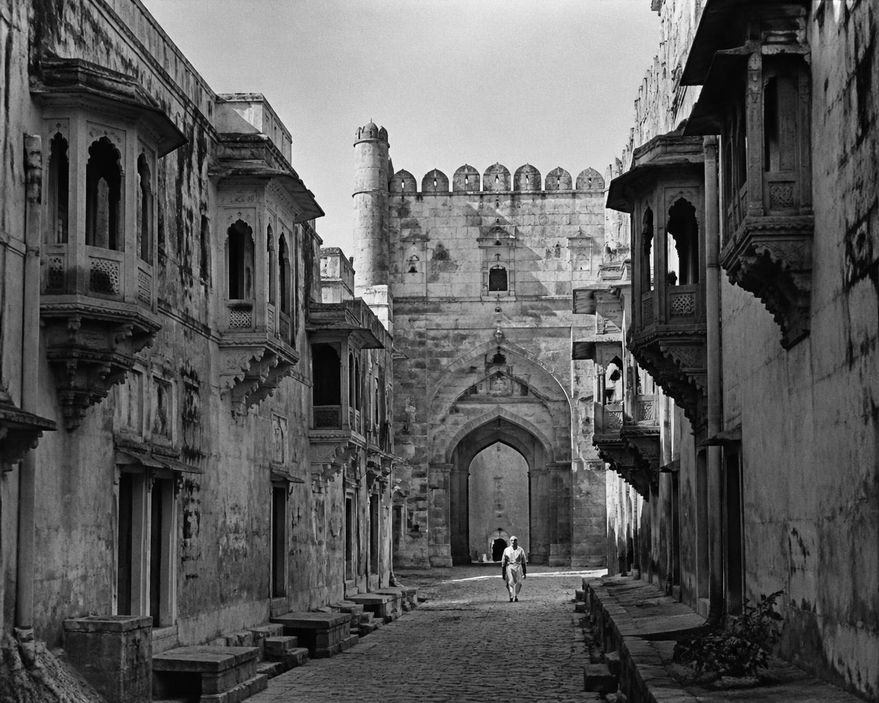 Old Rajasthani street leading to a fort gate